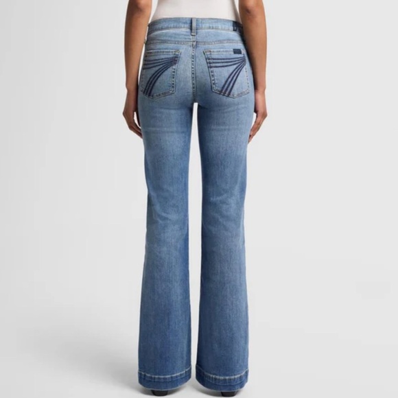 The 7 For All Mankind Women's Dojo Distressed Authentic Light Jeans Sz 27 - Picture 1 of 8